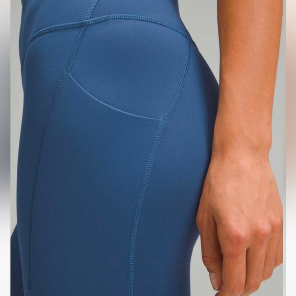 Wunder Train High-Rise Tight with Pockets 25” in Pitch Blue. SIZE 2 - Picture 2 of 7